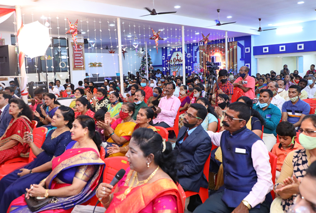 Grace Ministry Celebrates Christmas 2021 with Pomp and Grandeur on 17th Friday, December at its Prayer centre in Valachil, Mangalore. Hundreds gathered at the program and celebrated Xmas with Bro Andrew Richard and family.  